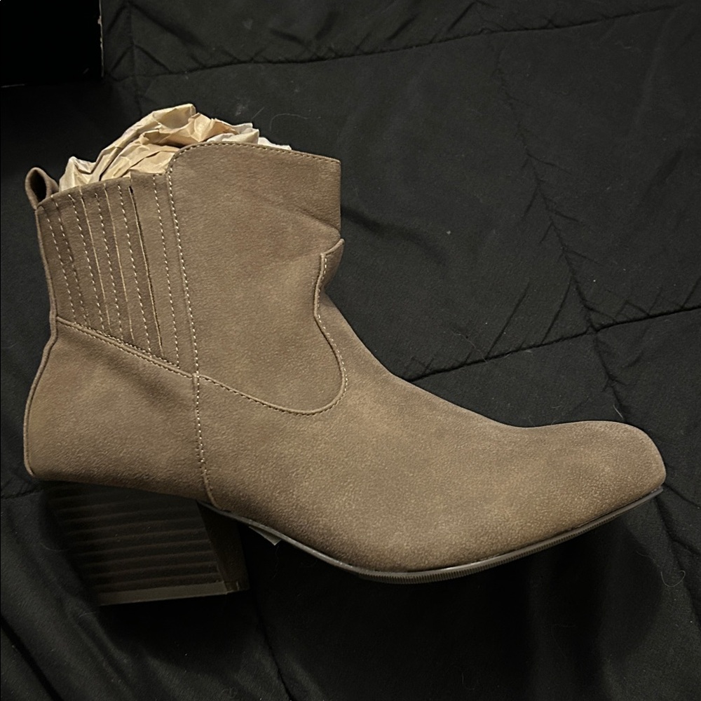 Torrid Western Style taupe Ankle Boots